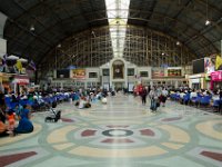 DSC 1827  Le train permet de sortir de la ville. La gare de Hua  Lamphong