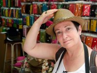 DSC 1743  Chapeaux et maroquinerie