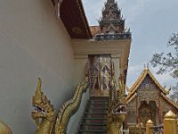 Escalier et alignement de cloches