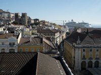 Depuis l'arc de triomphe de la Praça do comércio : vue sur la cathédrale