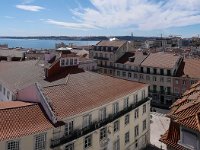 Depuis l'arc de triomphe de la Praça do comércio : vue sur la ville et le Tage