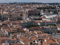 Depuis le château St Georges : vue sur la Praça Dom Pedro iv et l'église des Carmes