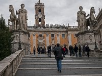Escalier d'accès  au Capitole conçu par Michel-Ange, et statues de Diocures