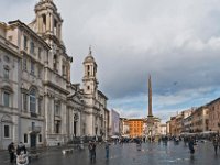 Piazza Navona-le palais Pamphilj et l'église Sainte-Agnès en Agone