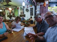 Pas toujours facile de choisir : Nous, Restaurant