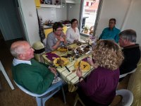 Repas du jour de l'an  Ca aurait pu être une image bucolique si Christine n'était pas en train de se goinfrer