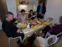 Repas du révéillon  Jean-jacques : je crains qu'il n'y ai pas assez de langouste  Colette : sur la facture il y en a 6 Christine : bon ben moi j'attaque Yves : vas-y je te suis Dédé : n'en profitez pas quand je prend les photos !