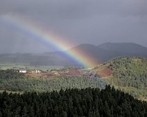 Puy de la Toupe sous un arc en ciel