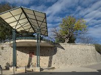 Place principale - la fontaine de Bacchus