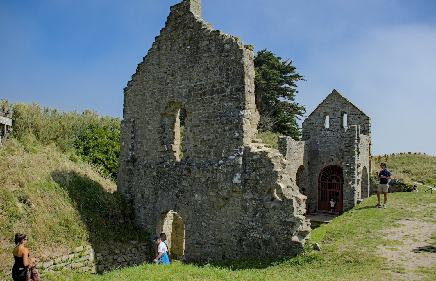 Ruine de la chapelle Sainte Anne sur la route du jardin botanique