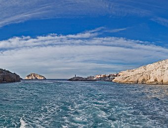 Passe des Croisettes entre l'ile Maïre et le cap Croisette  La passe fait 80m de largeur
