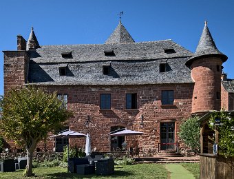 Château de Vassinhac - façade principale  Château ayant appartenu à la famille des Vassinhac, anciens gouverneurs de la vicomté de Turenne aux XVIe et XVIIe siècles. Construit au XVIe .