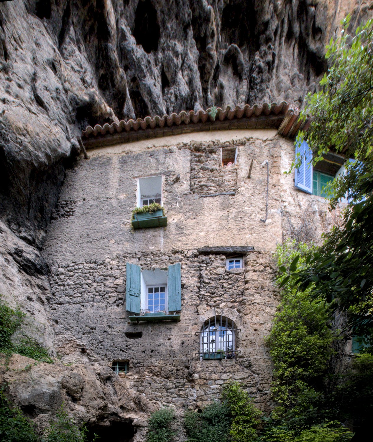 Maison partiellement troglodyte