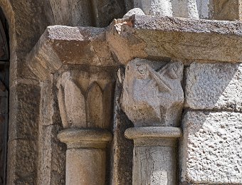 Mercus  Chapiteaux sculptés