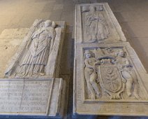 Dalle funéraire d'Antoine de Subiet-Cardot (à droite) et d'Izarn Barrière (à gauche)