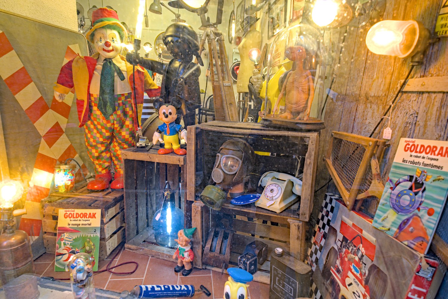 Vitrine d'antiquaire