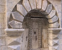 Porte 17  impasse Fromagerie Vieille (XVIIè siècle)