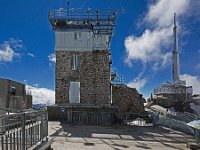 Bâtiment portant la coupole Robley, à droite l'antenne de l'émetteur de radio-télévision