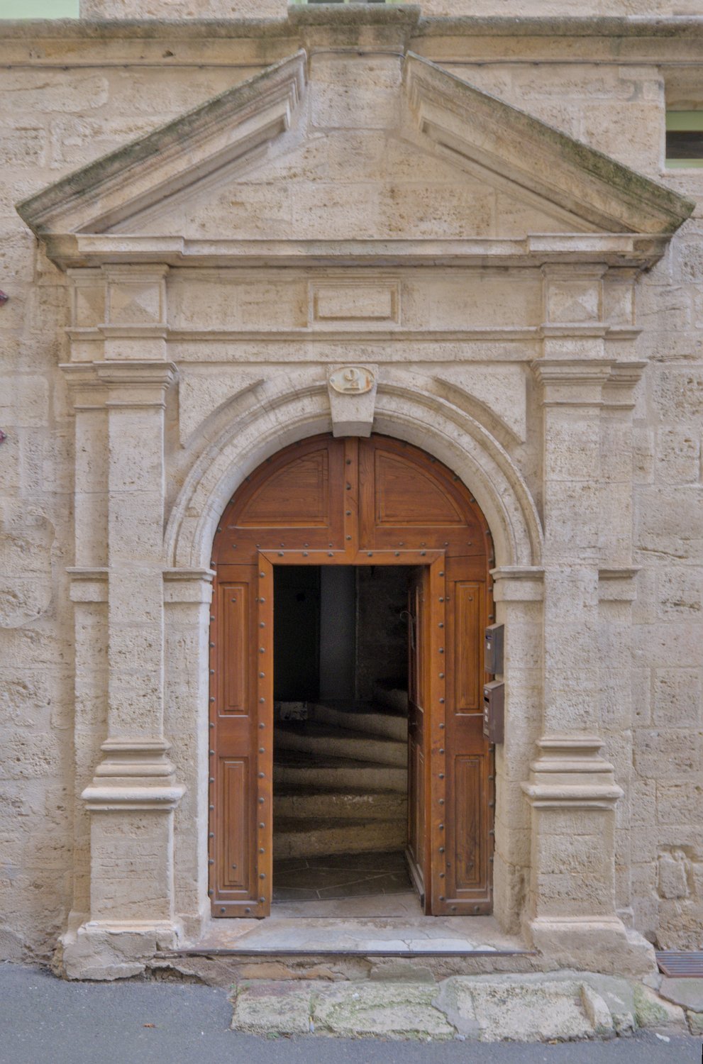 Porte au 2 rue Alfred Sabatier