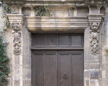 Porte au 33 rue du château