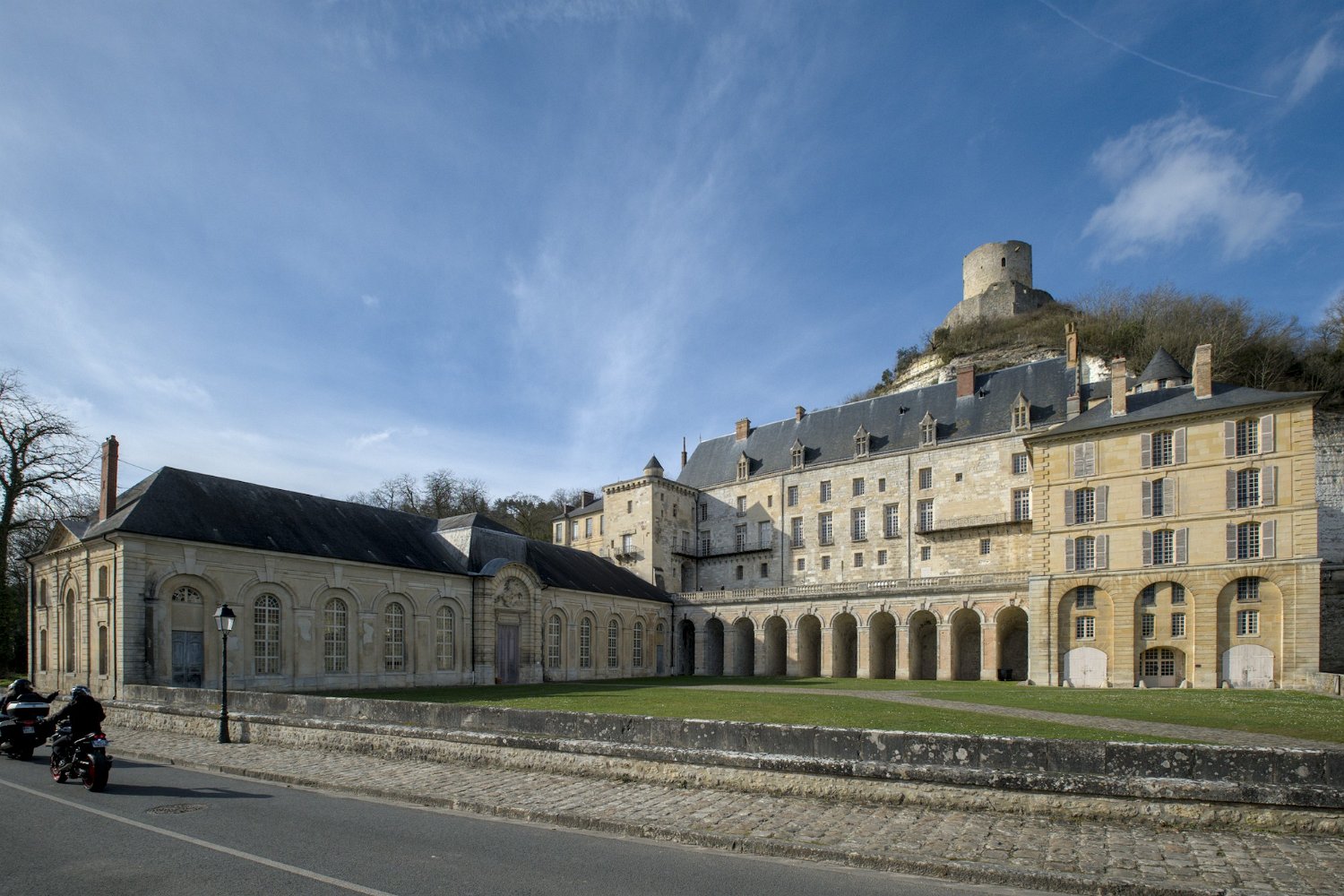 La façade du château