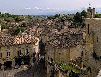 Parvis de l'église monolithe vu du clocher