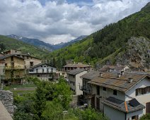 Vue sur les maisons et la vallée de la Roya