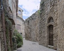 Ruelle et porte ancienne