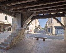 DSCF1355  La halle - escalier de pierre