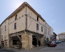 DSCF1388  Maison d'angle des arcades