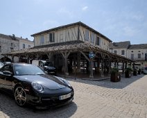 DSCF1410  Place principale et halle