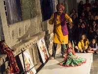 Marionnettiste  Le Kathputli est l’art de la marionnette à fils que se transmettent de père en fils depuis des générations, les membres de la caste des « Bhatts », artistes populaires du Rajasthan.