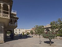 Cour du Mubarak Mahal (à droite derrière les arbres Rajendra Pol)