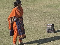 Jeune femme devant le fort d'Amber