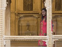 Jeune femme dans un haveli à Jaisalmer