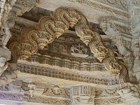 Sculpture au dessus d'une porte