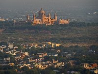 L'Umaid Bhawan Palace  Classé meilleur hôtel du monde par TripAdvisor en 2016. Construit en 1943. Egalement résidence de l'actuel maharaja de Jodhpur et musée consacré à l'histoire de la famille princière