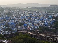 Vue sur la ville bleue  La couleur bleue est censée protéger du soleil et des moustiques