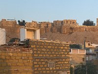 Vue panoramique sur la citadelle  La citadelle est construite sur une colline (Trikuta) de 80m de haut qui domine la ville de Jaisalmer