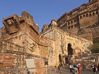 Vers l'entrée du fort