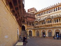 Façade du Daulat Khana  Le Daulat Khana est un bâtiment de 3 étages construit au début du XVIIIème siècle par le maharaj Ajit Singh
