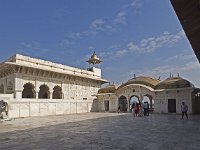 Khas Mahal (résidence privée du Shah Jahan et de son épouse) - Le pavillon d'or  Le Shah Jahan (constructeur du Taj Mahal) fut destitué par son fils Aurangzeb et  enfermé dans ce palais pendant 8 ans avant sa mort