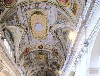 Chapelle Micheli Guinini  Cette chapelle expose le corps de Sainte Zita dans un cercueil de verre