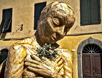 Sculpture sur le parvi