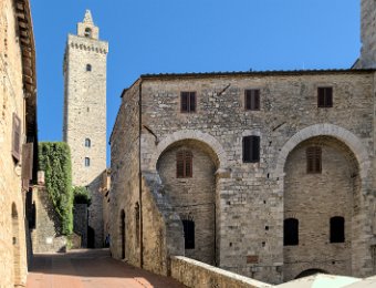 Torre Grossa (au fond) et palazzo dei Cugnanesi