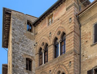 Piazza della Cisterna- Maison Renaissance