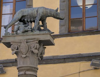 La louve de Sienne  Les bébés sont Senius et Aschius, les fils de Rémus qui a fuit Rome