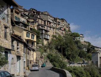 Apricale- Vue depuis la route d'accès