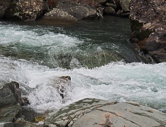 Gave de Brousset (Gabas - Hautes Pyrénées)  Olympus OM DE5 - F5.6 - 1/1000 - 60mm - 200 ISO