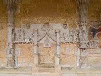 Siège abbatial en pierre